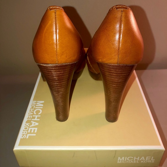 Michael Kors Milan Pumps - Picture 3 of 5